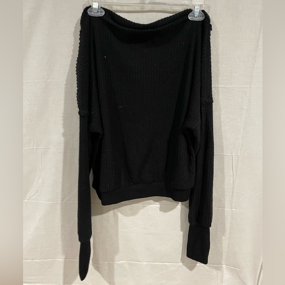 Treasure & Bond off the shoulder sweater. Black size Medium - Picture 3 of 4